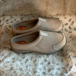 Easy Spirit active mules suede